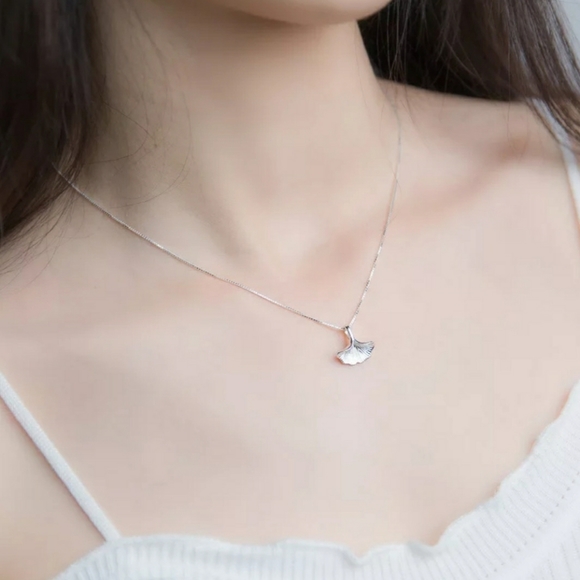 Beautiful Silver Ginkgo Biloba Leaf Necklace - Picture 2 of 3